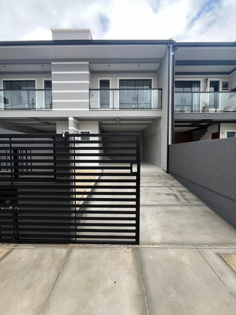 Foto 2 de Casa geminada – Garagem coberta