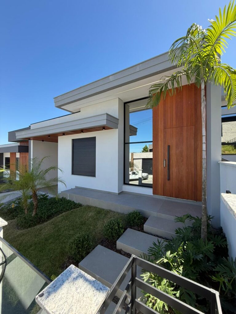 Casa com espaço de porão versátil