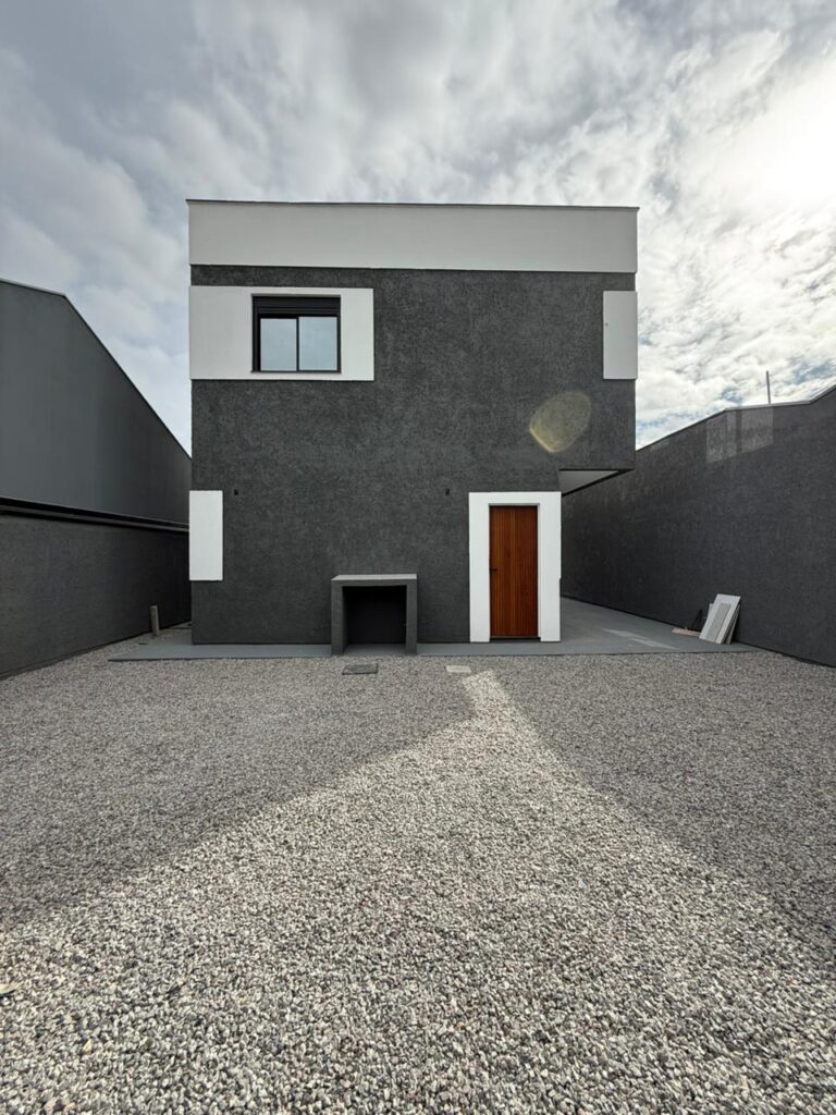 Foto 3 de CASA COM EXCELENTE TERRENO AOS FUNDOS