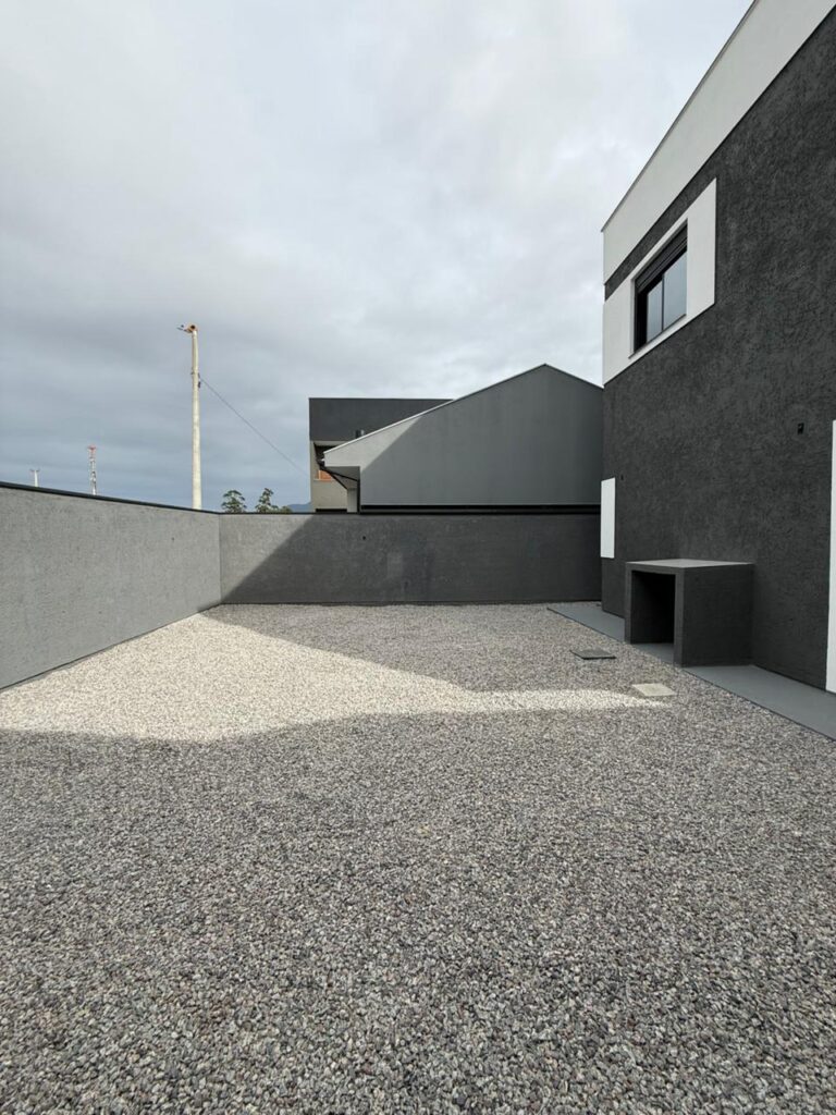 Foto 4 de CASA COM EXCELENTE TERRENO AOS FUNDOS