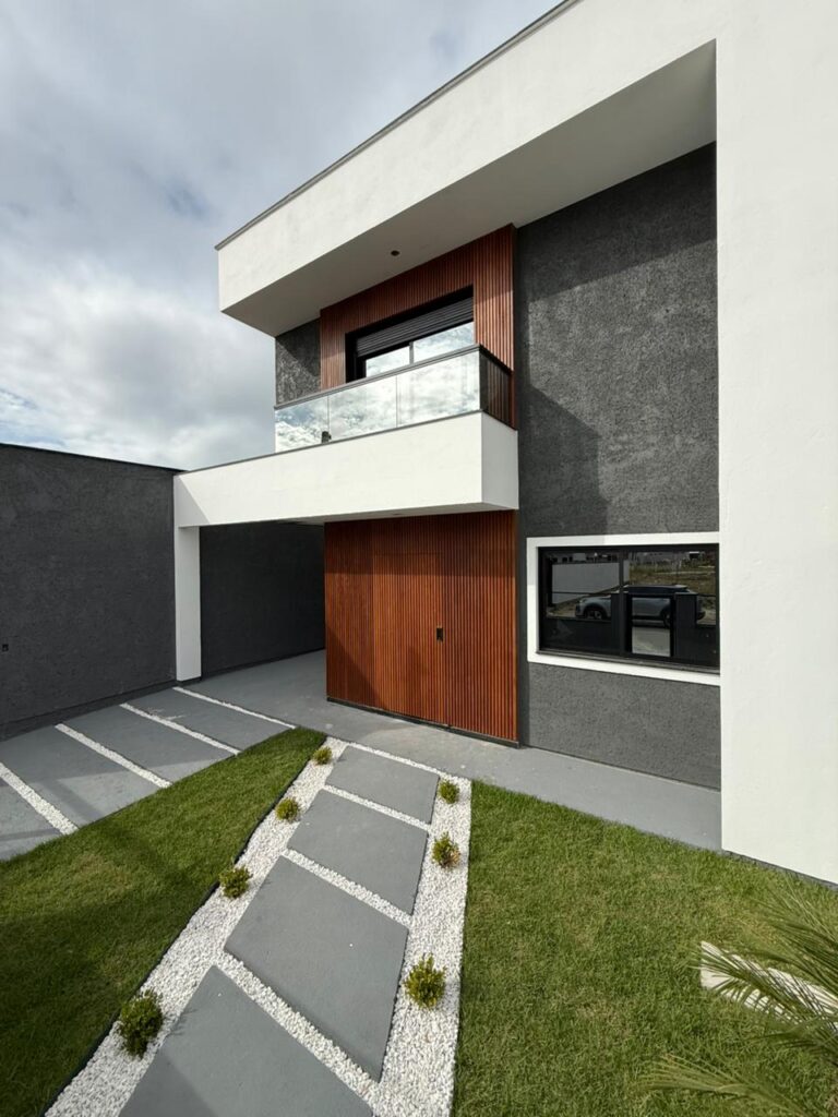 Foto 5 de CASA COM EXCELENTE TERRENO AOS FUNDOS