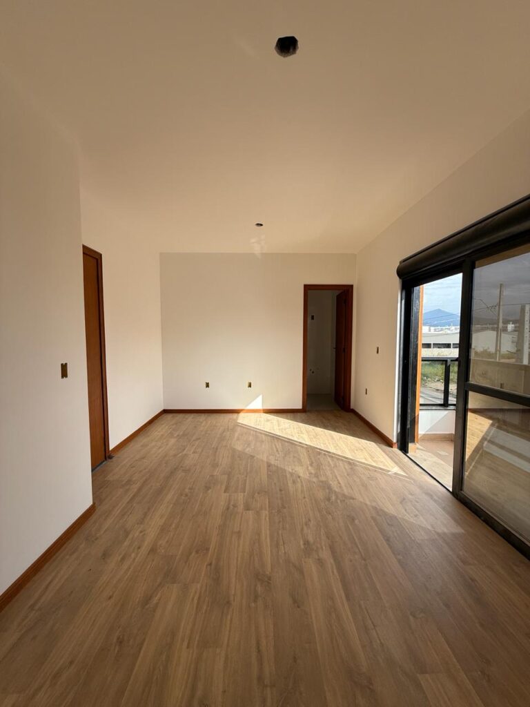 Foto 11 de CASA COM EXCELENTE TERRENO AOS FUNDOS