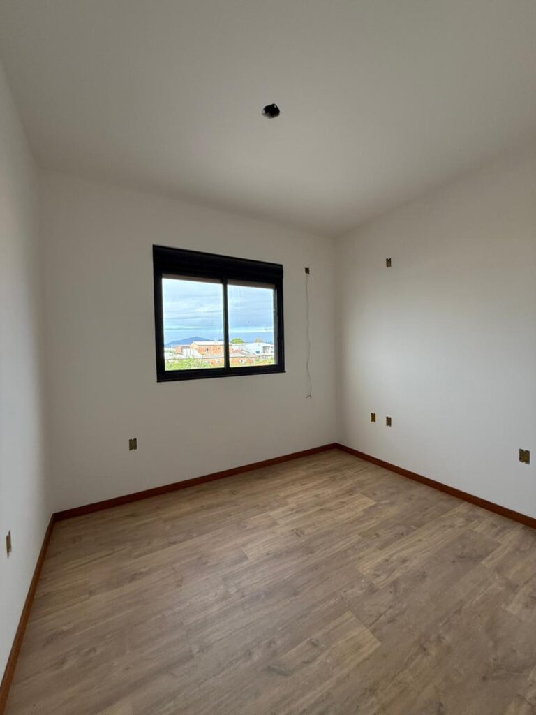 Foto 15 de CASA COM EXCELENTE TERRENO AOS FUNDOS