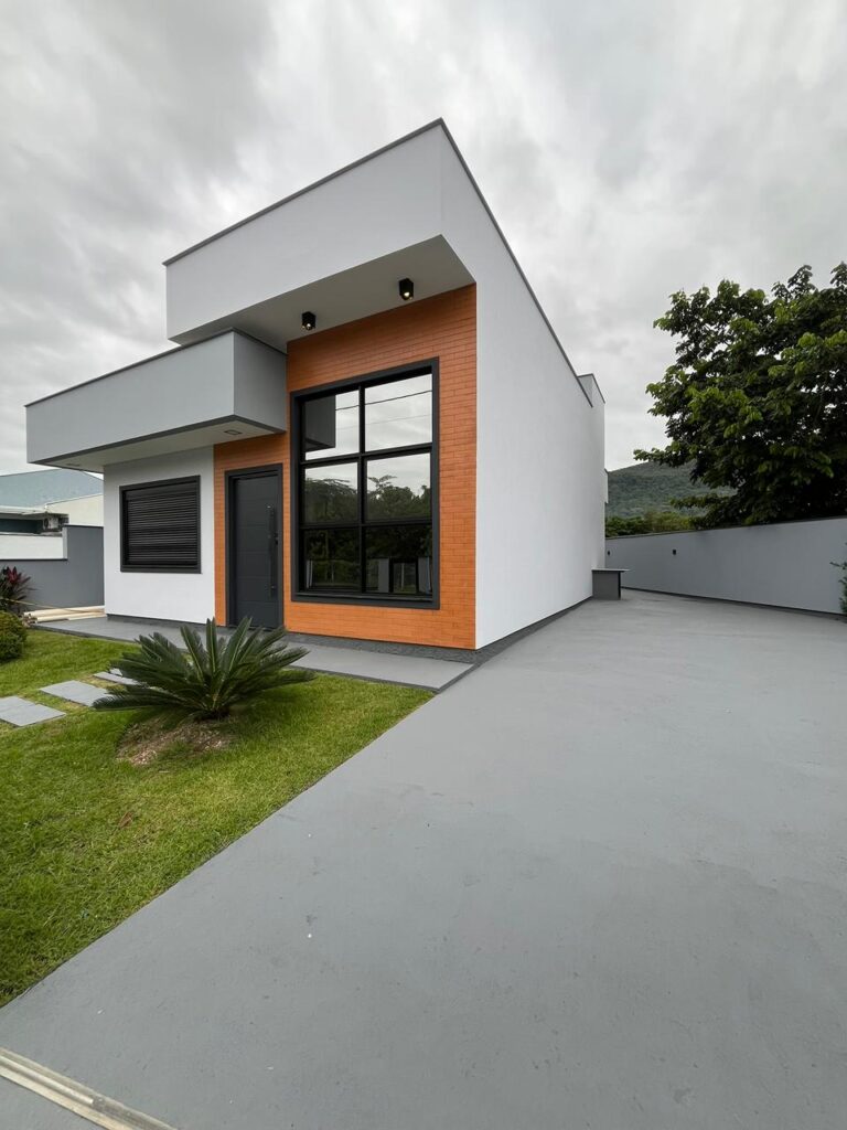 Foto 2 de Casa de frente para área verde com 3 dormitórios
