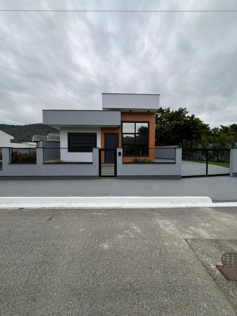 Foto 1 de Casa de frente para área verde com 3 dormitórios