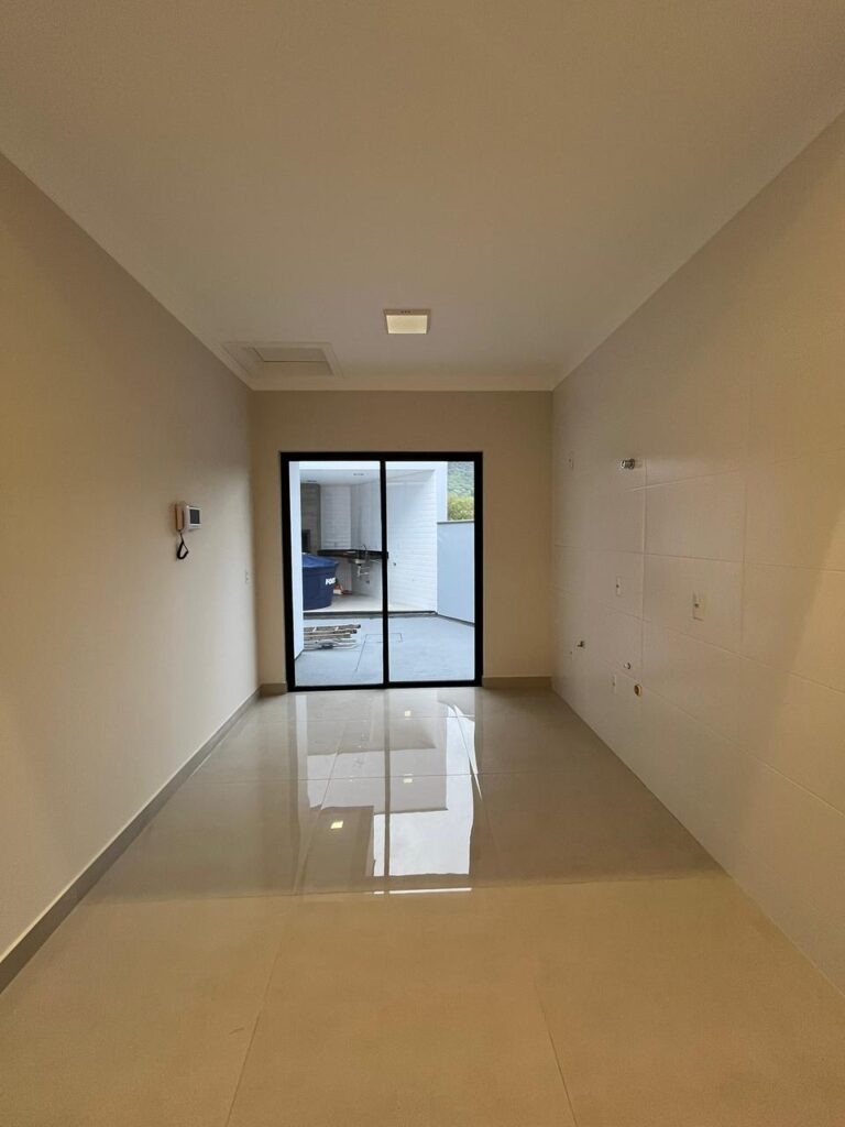 Foto 8 de Casa de frente para área verde com 3 dormitórios