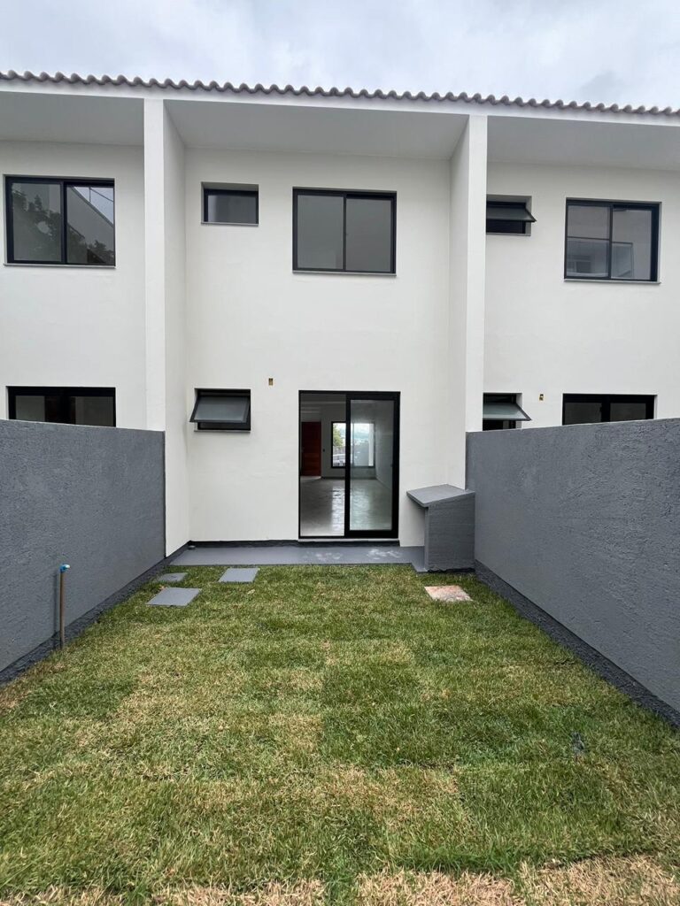 Foto 9 de Sobrado com duas suítes e bom espaço de terreno