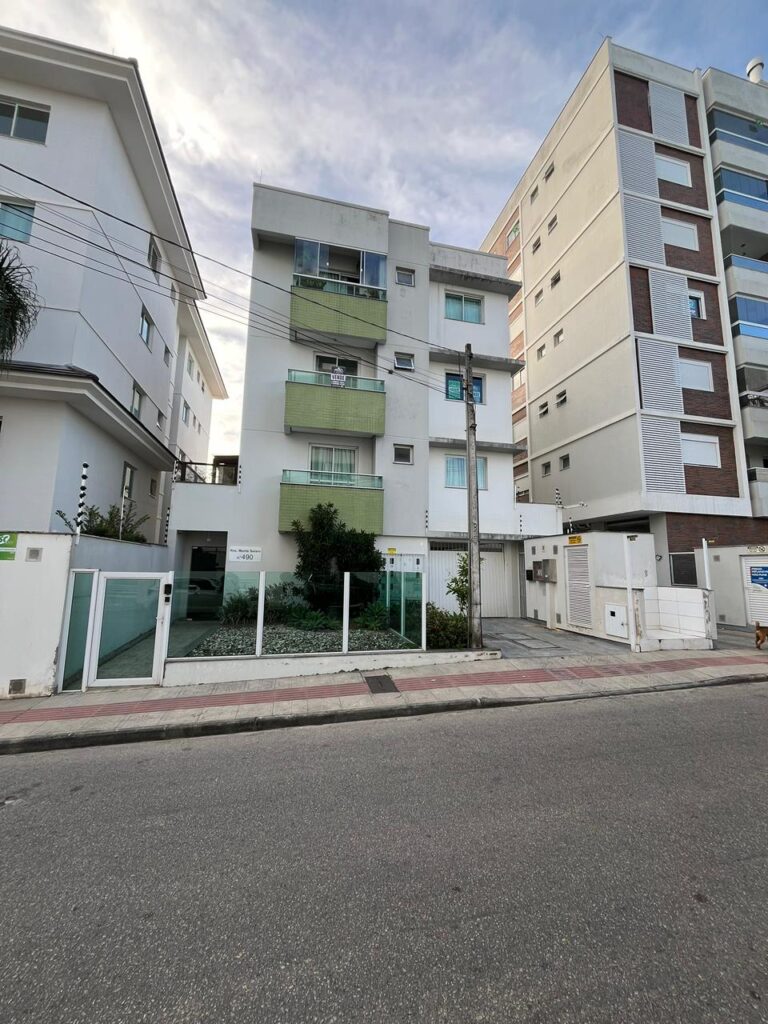 Foto 2 de Apartamento semi mobiliado com 3 dormitórios