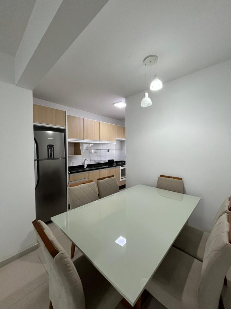 Foto 1 de Apartamento semi mobiliado com 3 dormitórios