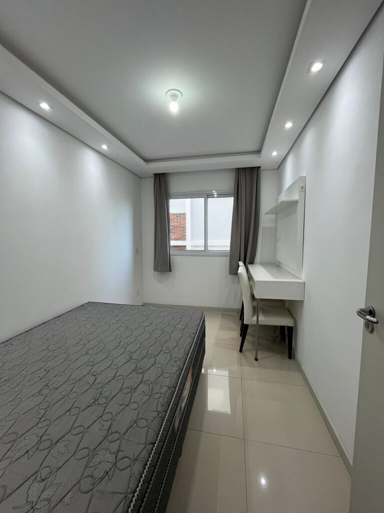 Foto 12 de Apartamento semi mobiliado com 3 dormitórios