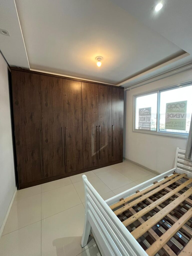 Foto 14 de Apartamento semi mobiliado com 3 dormitórios