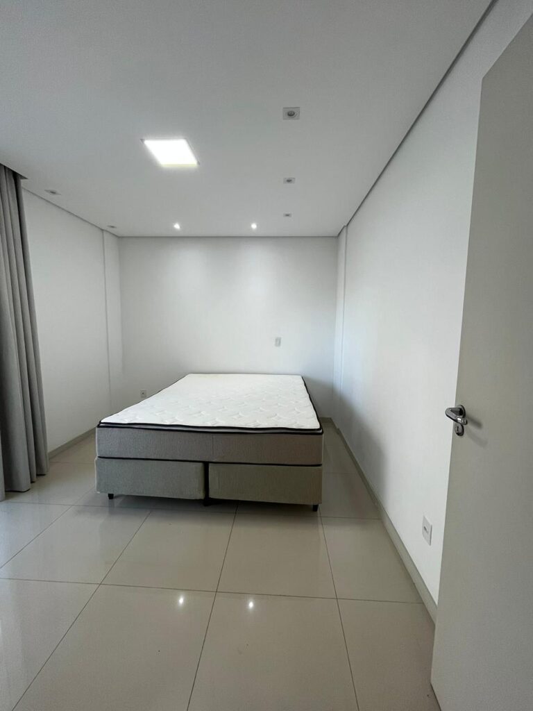 Foto 15 de Apartamento semi mobiliado com 3 dormitórios