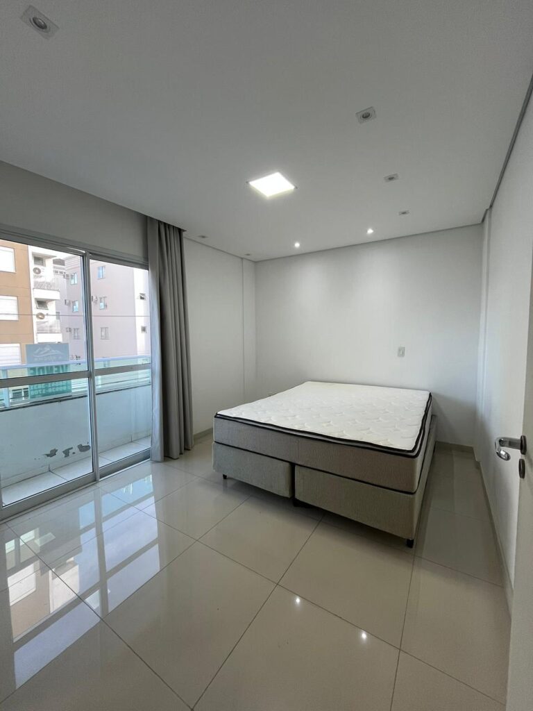 Foto 16 de Apartamento semi mobiliado com 3 dormitórios