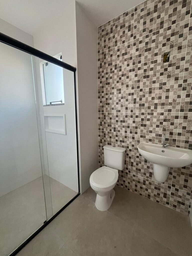 Foto 14 de Sobrado com bom espaço de terreno e fundo para área verde