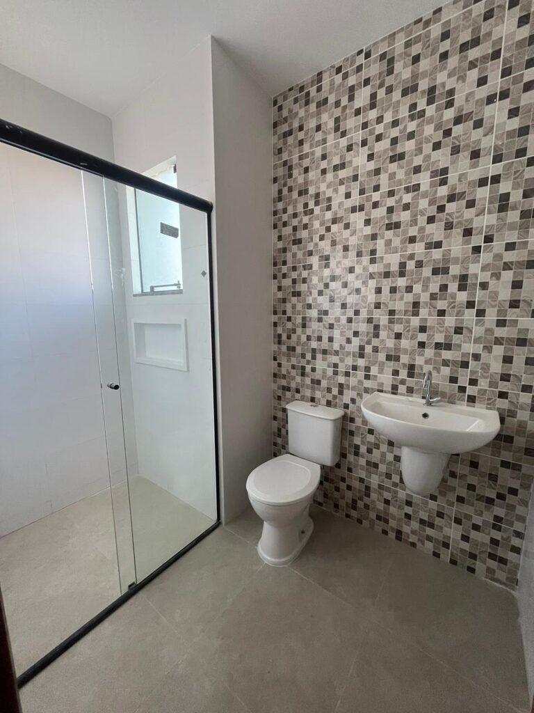 Foto 12 de Sobrado com bom espaço de terreno e fundo para área verde