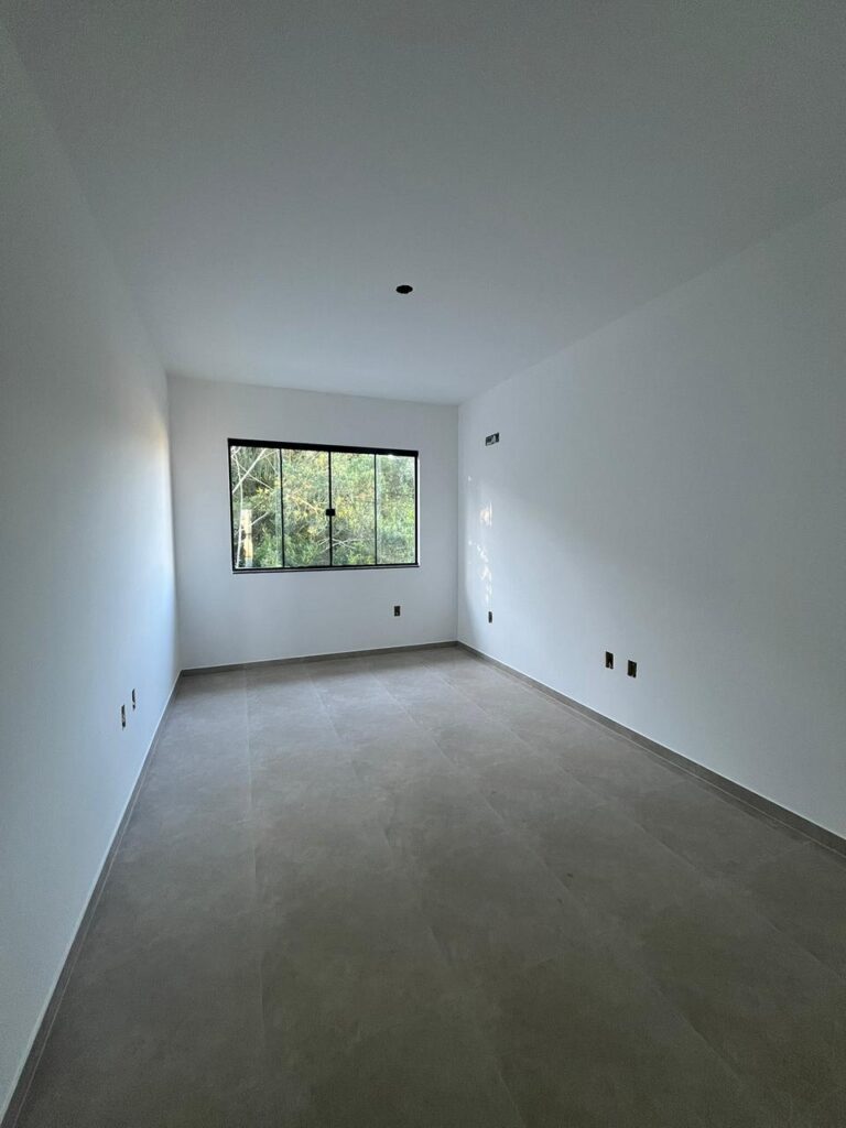 Foto 11 de Sobrado com bom espaço de terreno e fundo para área verde