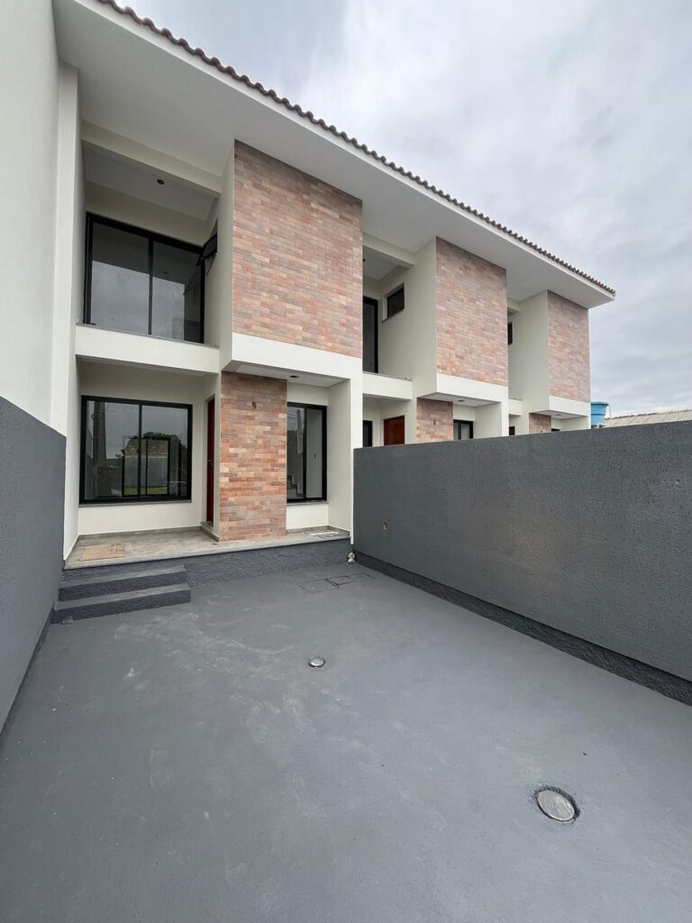 Foto 2 de Sobrado com duas suítes e bom espaço de terreno