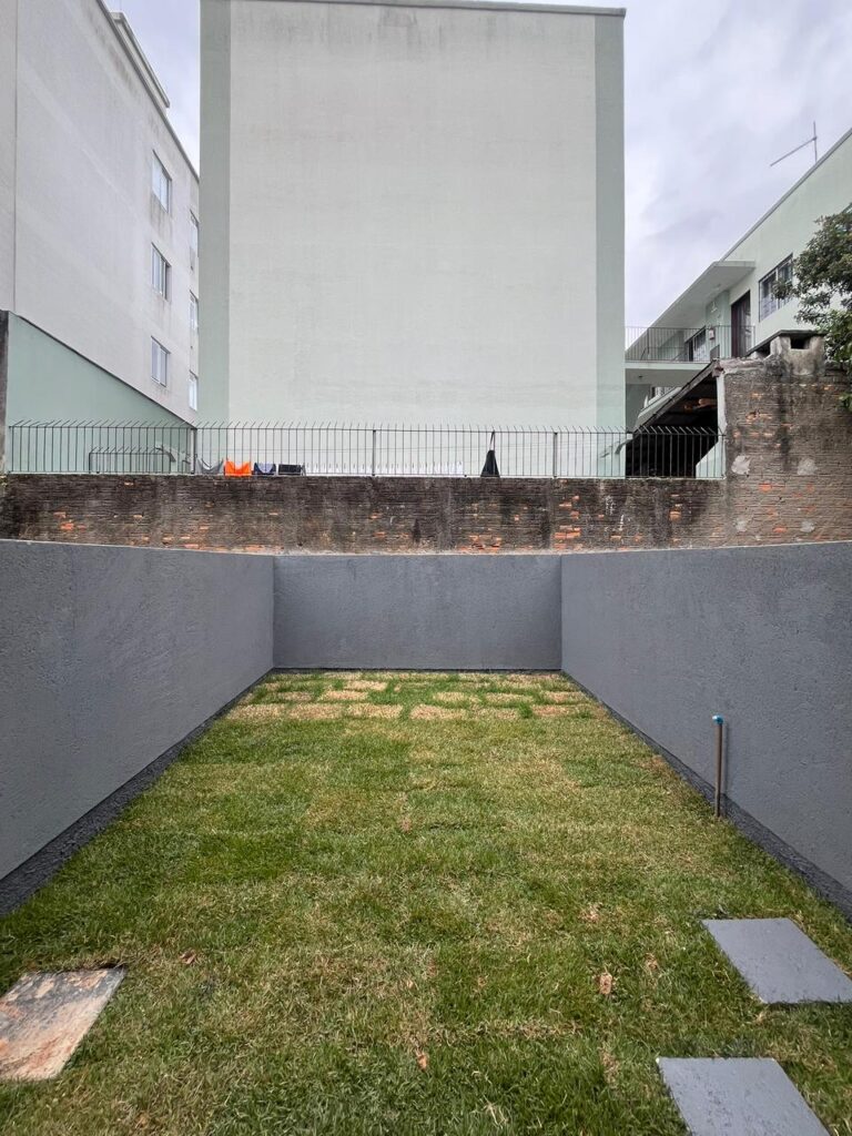 Foto 8 de Sobrado com duas suítes e bom espaço de terreno