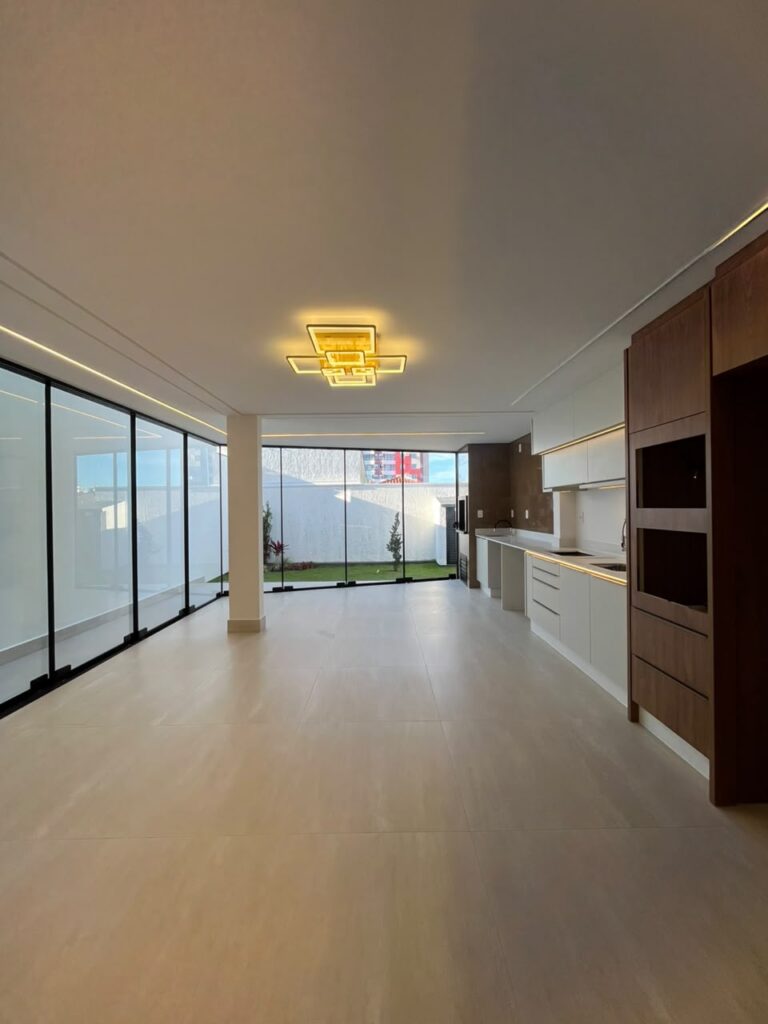 Casa Semi Mobiliada com 3 suítes