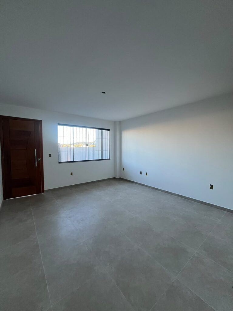 Foto 5 de Sobrado com bom espaço de terreno e fundos para área verde