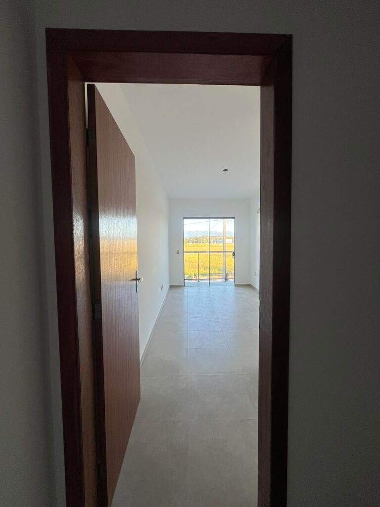 Foto 14 de Sobrado com bom espaço de terreno e fundos para área verde