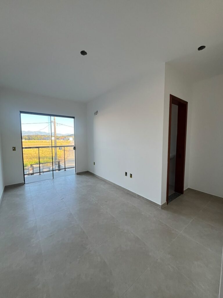 Foto 15 de Sobrado com bom espaço de terreno e fundos para área verde