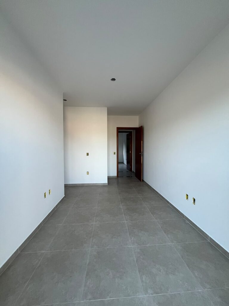 Foto 17 de Sobrado com bom espaço de terreno e fundos para área verde