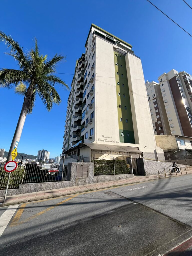 Foto 2 de Apto semi mobiliado em Barreiros próximo do Shopping Itaguaçu