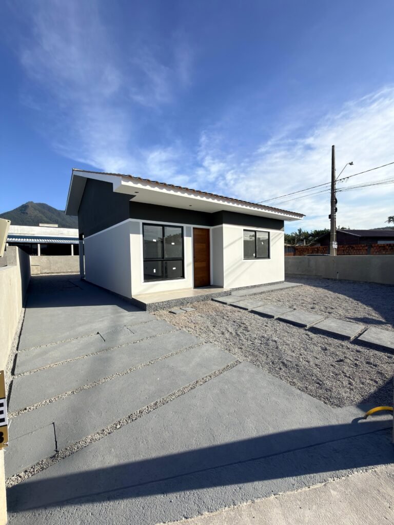 Foto 1 de Casa de esquina com muito espaço de terreno